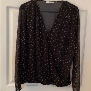 Long sleeve black V-neck top